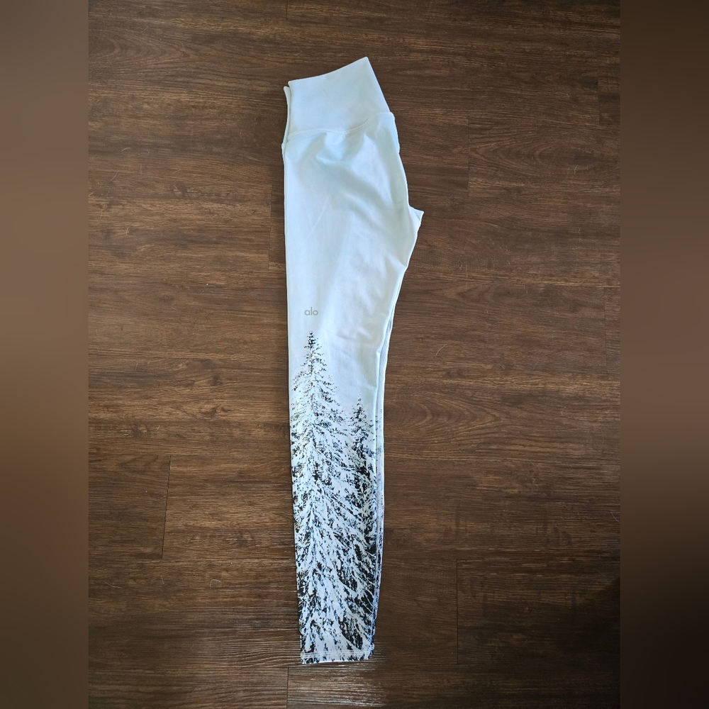 Alo Snow Tree Print Leggings Like New Size S